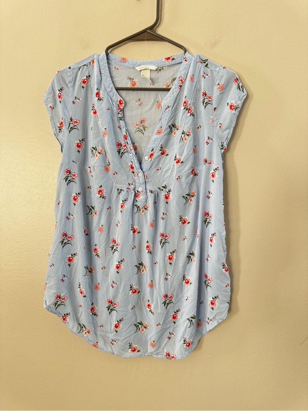 H&M Maternity Blue Pink Floral Cottagecore Lightweight Top V-Neck Blouse Medium